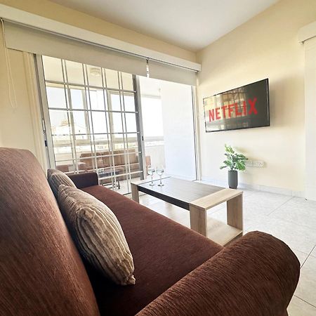 Serenity Sunrise Holiday Apt - Larnaca Esterno foto