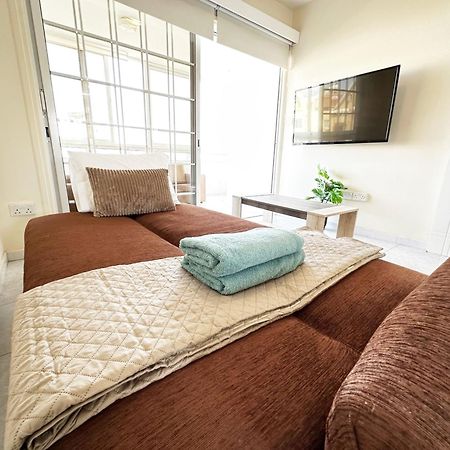 Serenity Sunrise Holiday Apt - Larnaca Esterno foto