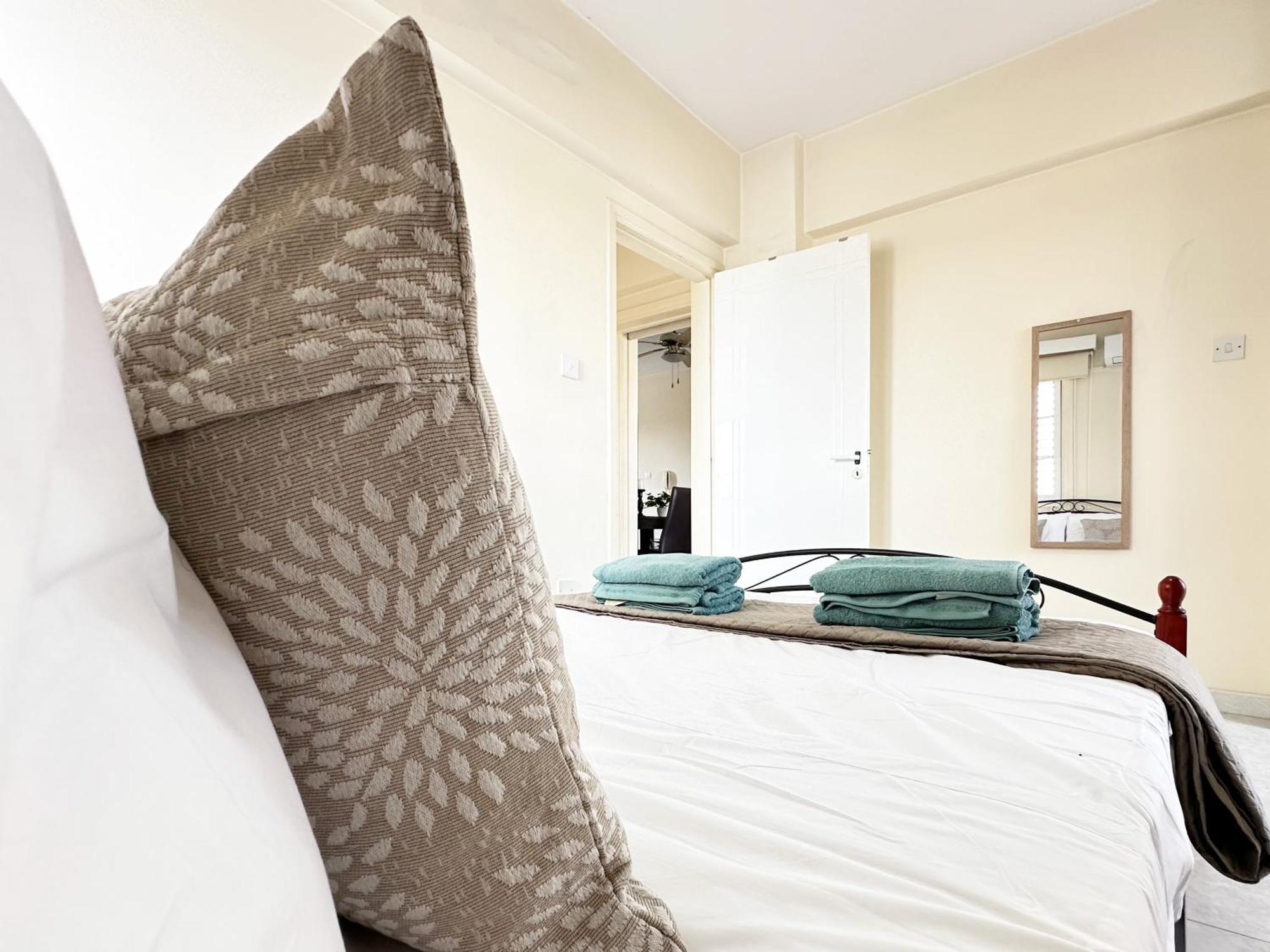 Serenity Sunrise Holiday Apt - Larnaca Esterno foto