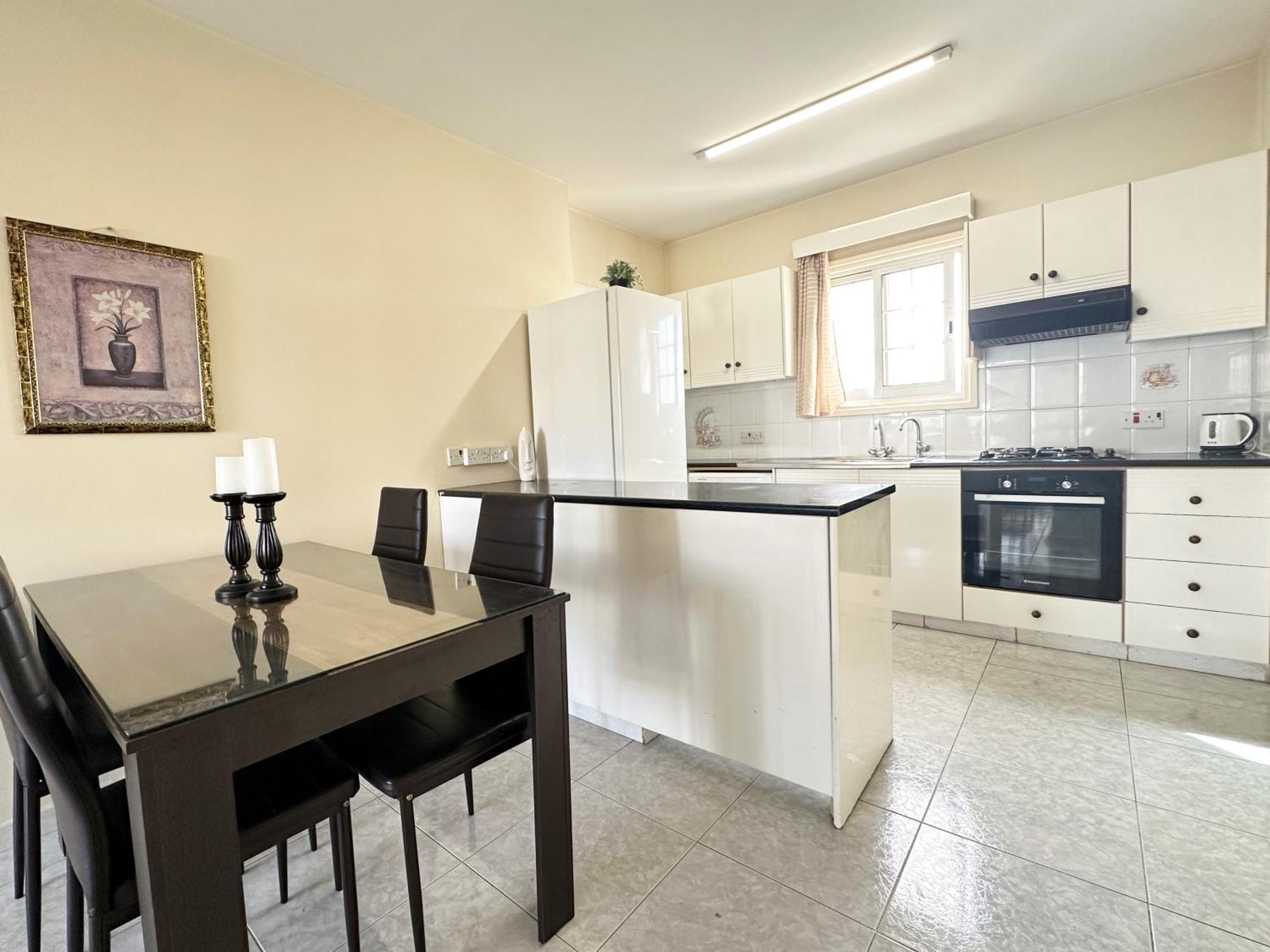 Serenity Sunrise Holiday Apt - Larnaca Esterno foto
