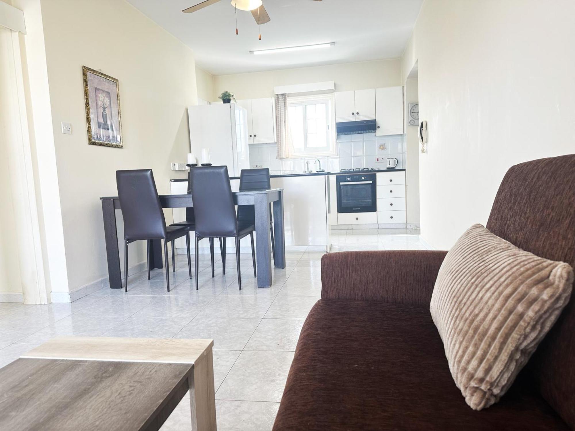 Serenity Sunrise Holiday Apt - Larnaca Esterno foto