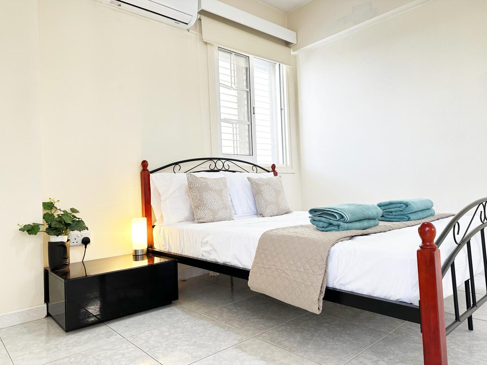 Serenity Sunrise Holiday Apt - Larnaca Esterno foto